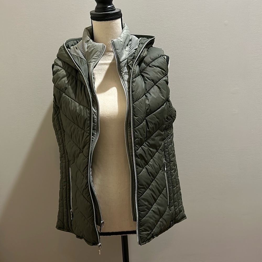 Women’s puffer vest